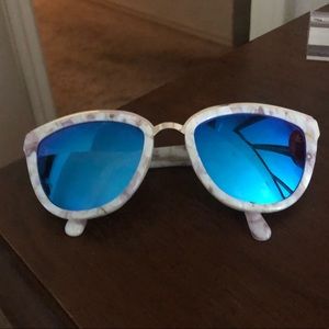 DIFF eyewear blue mirrored sunglasses with case